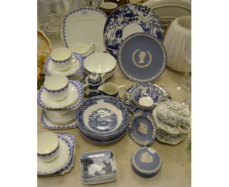 Blue & White Ceramics - a Royal Crown Derby Mikado pattern salad bowl, side plate, cake plate; a Royal Copenhagen pin dish; W