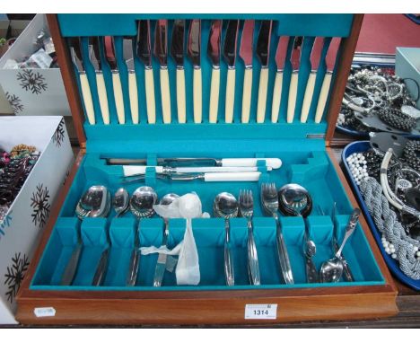 A De-Luxe Part Canteen, together with an assortment of cutlery, to include Starlite soup spoons, S&amp;J Ashberry tablespoons