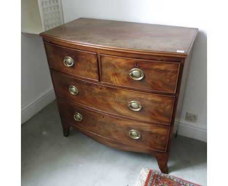 GEORGIAN MAHOGANY BOW FRONT CHEST OF 2 PLUS 2 DRAWERS ON SPLAYED BRACKET FEET