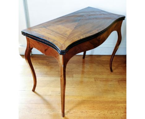 GEORGIAN ROSE WOOD VENEER SERPENTINE FORM CARD TABLE WITH FOLD OVER TOP