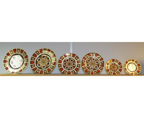 Ceramics - Royal Crown Derby - an 1128 Imari wavy edge plate, 22cm; a pair of 1128 plates, 27cm; an 1128 plate, 22cm; a pair 