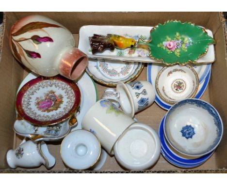 Ceramics - a Worcester blue and white tea bowl, decorated in a Willow variant, crescent mark; miniature dolls house tea servi