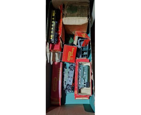 A box of assorted model railway items to include Tri-ang engine &amp; accessories &amp; a Lima Engine etc. 