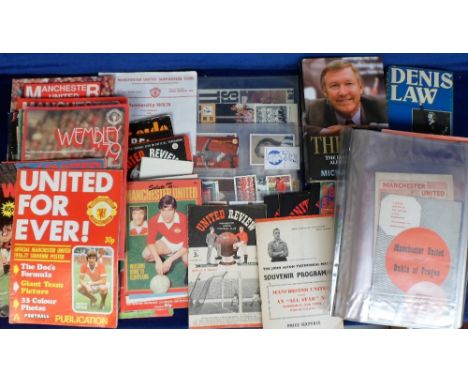 Football, Manchester Utd selection 1950's onwards inc. programmes, booklets, magazines, trade cards, books etc. Programmes in