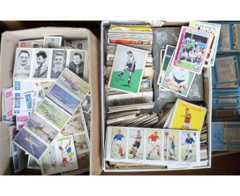 Trade Cards, a large quantity of loose trade cards from many different issuers and series, inc. Topps, A&amp;BC Gum, Barratt'