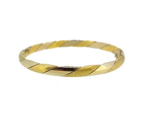 A fancy hinged bangle, twisted design with a textured and plain polished finish, inside diameter 6cm, width 5.7mm, hinged cla