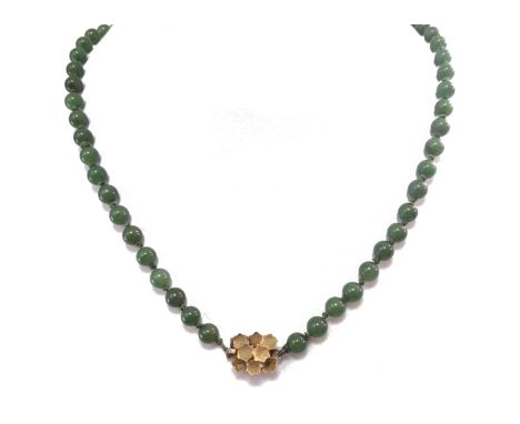 A necklace of nephrite jade beads, round nephrite beads, diameter 6-6.5mm, length 55cm, strung knotted to a yellow metal push
