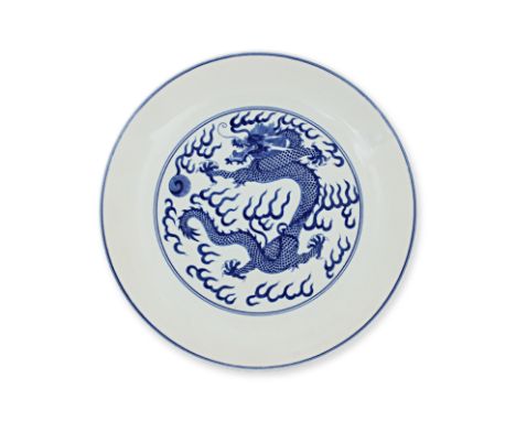A BLUE AND WHITE PORCELAIN DRAGON DISH
Decorated in dragon chasing a pearl to the centre, two similar dragons to outer sides,