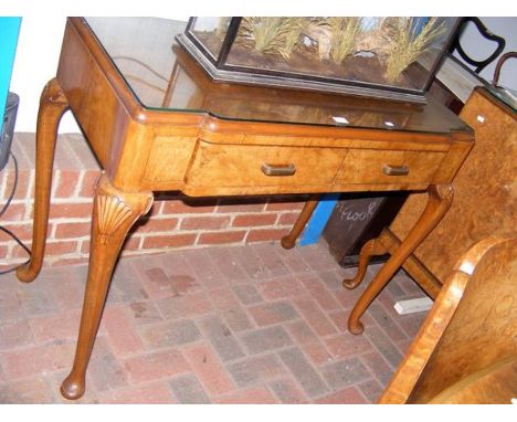 The matching walnut two drawer side table - 104cmsCONDITION REPORTWe have attached a number of additional images to showcase 