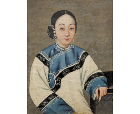 PORTRAIT EINER JUNGEN FRAU.China, 19. Jh. 54,5 × 40,5 cm.Öl auf Leinwand. Die junge Dame mit seitlichem Chignon und eleganten