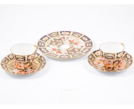 Royal Crown Derby part teaset, Imari pattern, comprising six cups and saucers, and two tea plates, 18cm diam (14).