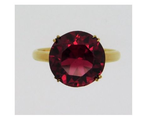 A 14ct gold ring set with ruby coloured paste stone, 3.9g, size N/O