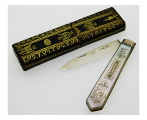 An 1852 Birmingham silver mother of pearl fruit knife with original case by George Unite, 13.4g