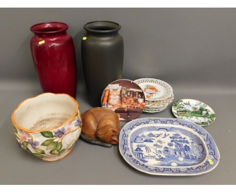 A 19thC. comb back meat dish a/f, two decorative pots &amp; other items