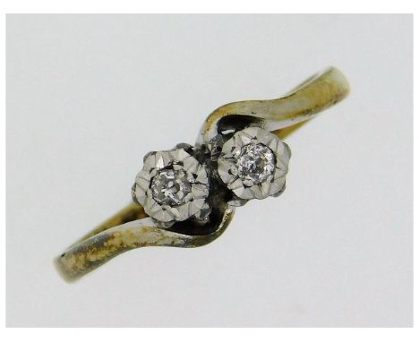 An antique 9ct gold crossover ring with platinum mounted illusion set diamonds, 1.7g, size K