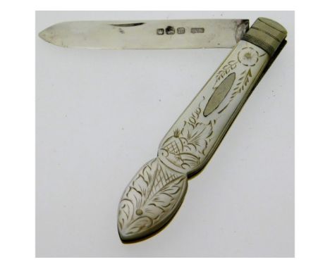 A 1914 Sheffield silver mother of pearl fruit knife by William Needham, 17.9g