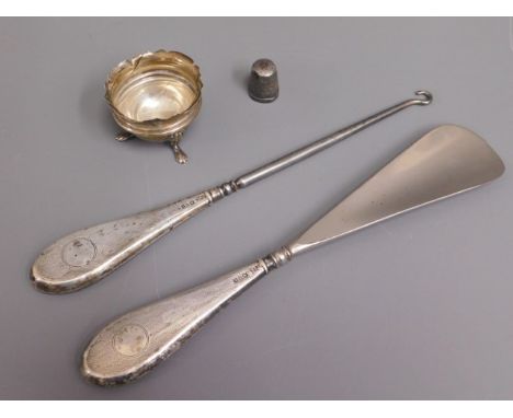 A silver thimble, silver button hook &amp; shoe horn &amp; a silver salt, 156g inclusive