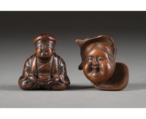 ZWEI HOLZGESCHNITZTE NETSUKE Japan, 19. Jahrhundert oder später Holz. H. ca. 4 cm. Das Konvolut umfasst ein Netsuke eines im 