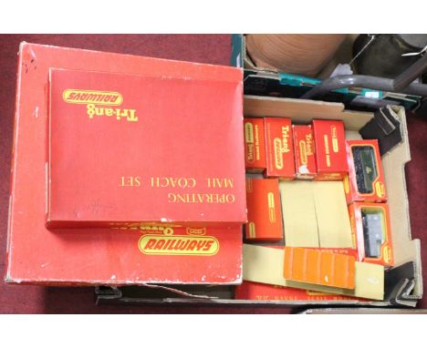 A collection of Triang 00 gauge model railway, to include an operating ore wagon set No.R135, a coach set No.R23 etc 
