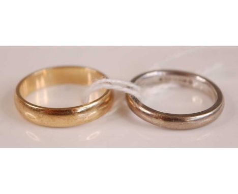 A 9ct yellow gold wedding band, size O, 3g; together with an 18ct white gold wedding band, 4.7g, size K (2)