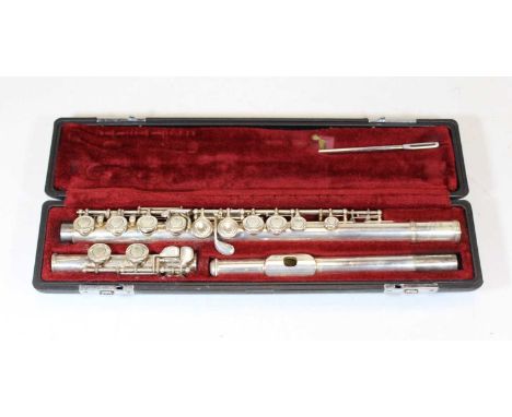 A 20th century Yamaha flute, casedCondition report: The flute has the following wording: Yamaha YFL211S Nippon Gakki Co. Ltd,