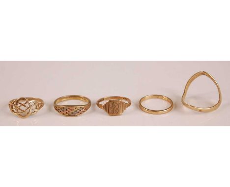 A 9ct gold wedding band, size K; together with four other 9ct gold band rings, to include a three-colour example, gross weigh