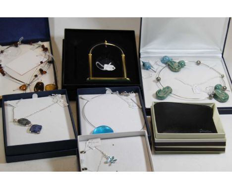 A collection of miscellaneous items to include polished hardstone pendant on fine link chain, a pair of clay drop pendant ear