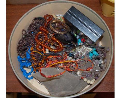 A collection of miscellaneous costume jewellery, to include a silver and enamelled openwork pendant on finelink chain, lady's