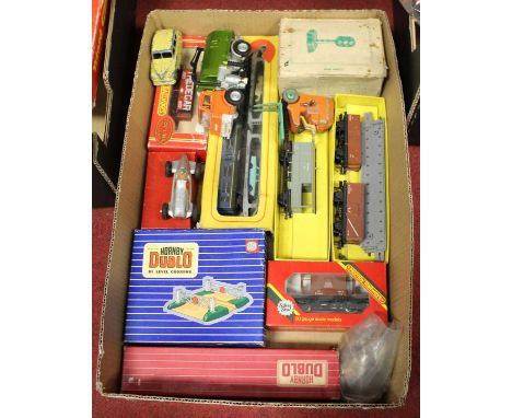 A collection of Hornby Dublo and other 00 gauge model vehicles 