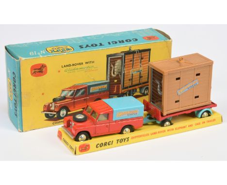 Corgi Toys GS19 "Chipperfields" Gift Set - (1st issue) Containing Land Rover - Red, light blue metal tilt, lemon interior, sp