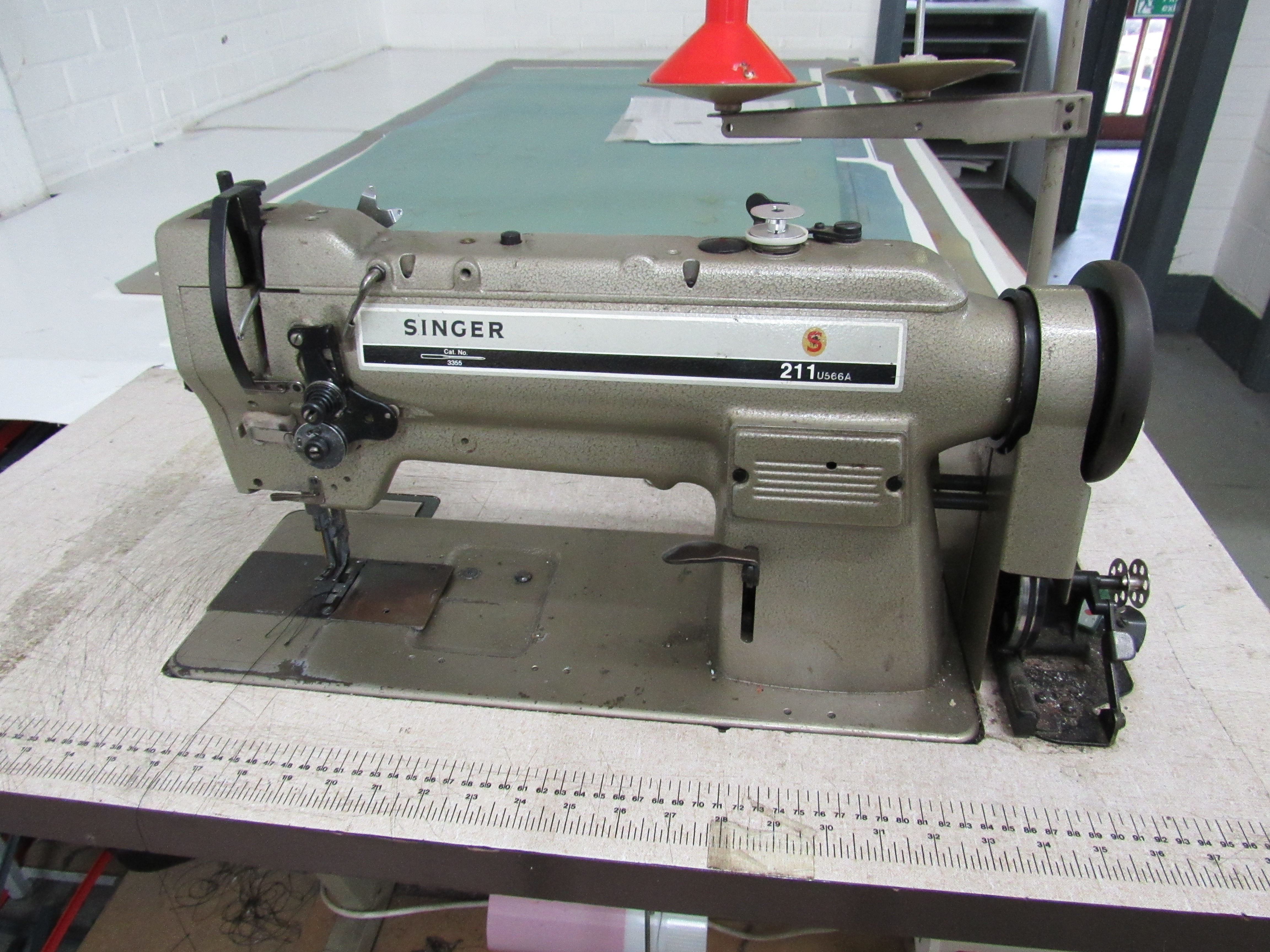 Singer 211, U566A Sewing Machine with Bed, and Singer 211, U566A Sewing ...