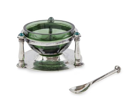 C. R. ASHBEE (1863-1942) FOR THE GUILD OF HANDICRAFT LTD. SALT WITH ORIGINAL SPOON, LONDON 1901 silver, set with chrysoprase 