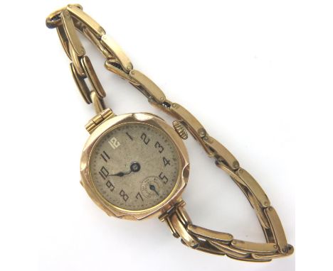 9ct gold cased ladies mechanical wristwatch on a 9ct gold expanding bracelet, damaged, not working. Gross weight 20.1g. P&amp