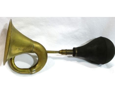 1920s brass car horn with later bulb. P&amp;P Group 3 (£25+VAT for the first lot and £5+VAT for subsequent lots) 