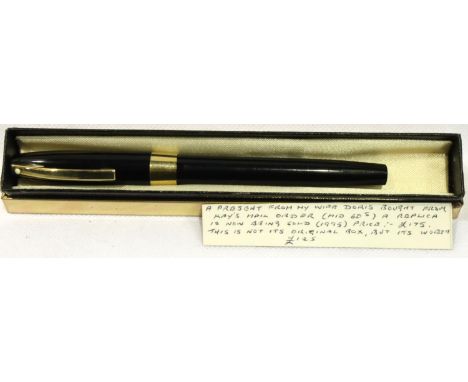 Sheaffer white dot fountain pen with 14k gold nib. P&amp;P Group 1 (£14+VAT for the first lot and £1+VAT for subsequent lots)
