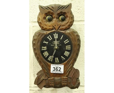 Tezuka Clock Company carved owl form clock with moving eyes, working at lotting, H: 26 cm. P&amp;P Group 3 (£25+VAT for the f