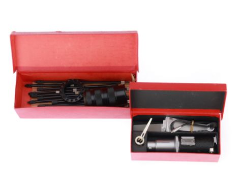 A Leitz BAZOO Hilfsgerat Copystand, in maker's box, appears complete, also with a Leitz Synchronblitzer, in maker's box.