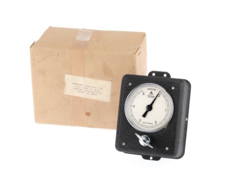 A Ministry of Supply 5 Minute Darkroom Clockwork Timer, in VG-E condition, working, tested to be very accurate, in original M