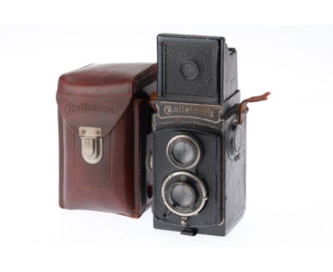A Rollei Rolleicord I Medium Format TLR Camera, black, serial number 057126, body F-G, possibly re-painted, shutter works, wi