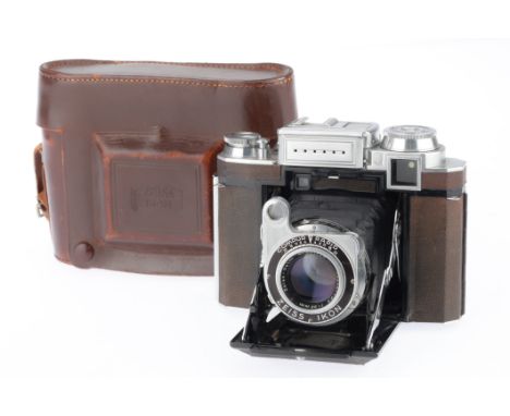 A Zeiss Ikon Super Ikonta Medium Format Camera, silver, serial number 5190, model number 533/16, body G, bellows open and clo