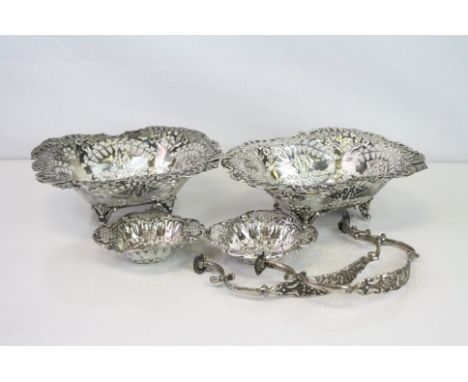 Pair of late Victorian pieced silver trinket dishes of quatrefoil form, makers T H Hazlewood &amp; Co, Birmingham 1901, lengt