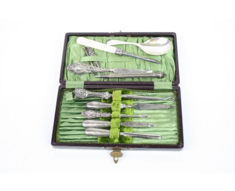 Two part silver handled etui, silver propelling pencil, silver toothpick; together with a silver caddy spoon, plain polished 