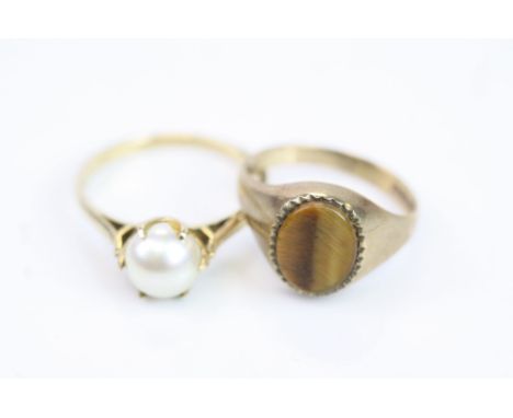 Tigers eye 9ct yellow gold signet ring, the oval cut tigers eye measuring approx 10mm x 7mm, tapered shoulders, ring size L t