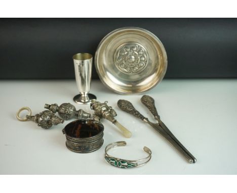 Silver circular dish with Tudor rose to centre, makers Mappin &amp; Webb, Sheffield 1972, diameter approx 12cm; silver poesy 