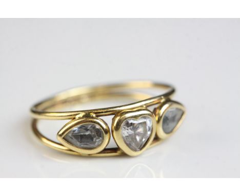 Beryl 18ct yellow gold ring, the goshenite heart shaped central stone with beryl leaf shaped stone set to each shoulder, rub 