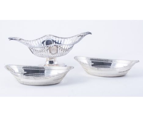 Victorian silver dessert dish by William Hutton & Sons Limited, London 1897, lozenge shape with beaded outlines and cast acan