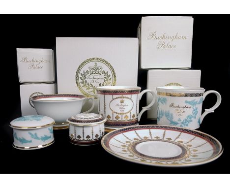 Buckingham Palace porcelain items, comprising cup and saucer; two trinket boxes and covers; and two mugs, in original boxes (