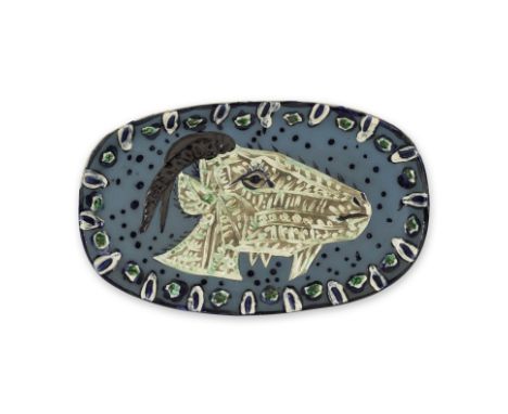 PABLO PICASSO (1881-1973)Tête de chèvre de profil, 1952 (Ramié, 145)Plat ovale en terre de faïence blanche décoré aux engobes
