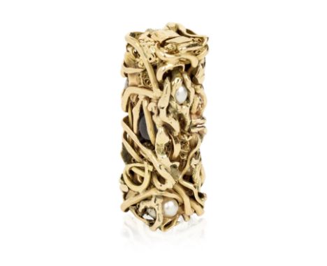 CÉSAR (CÉSAR BALDACCINI) (1921-1998)Compression, circa 1980 Pendentif formé de bijoux en or jaune  18k (750 millièmes) agréme
