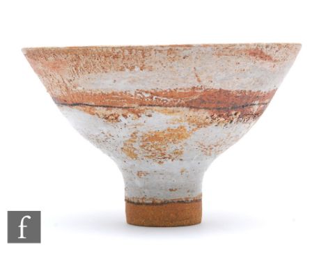 Robin Welch -&nbsp;A contemporary studio pottery bowl of footed circular form with a rough textured ground decorated with whi